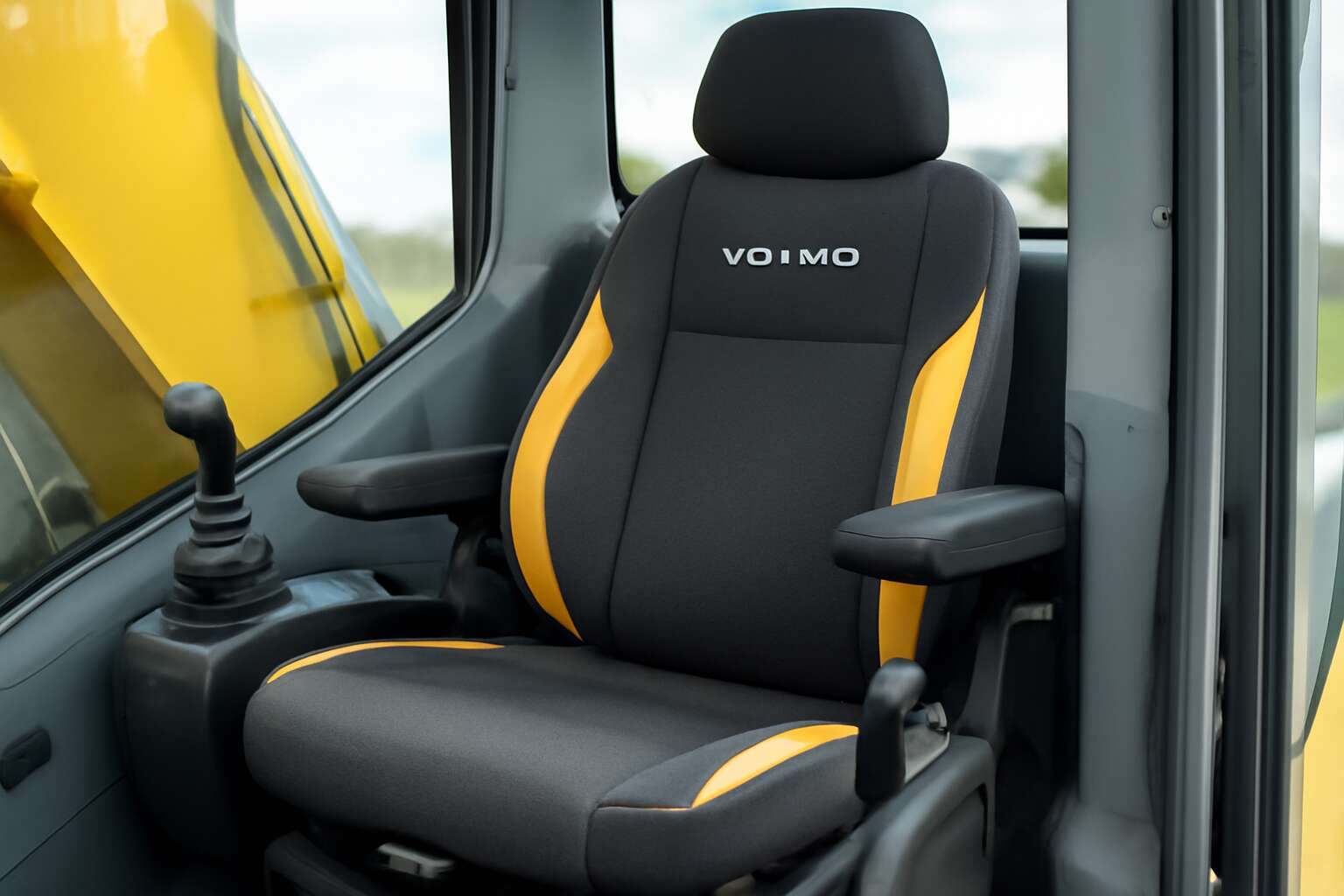 generated_image_69a1555bf31d6.jpg volvo excavator seat